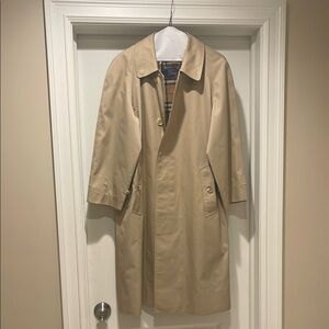Burberry Tan Classic Trench Coat Timeless Design Size 44